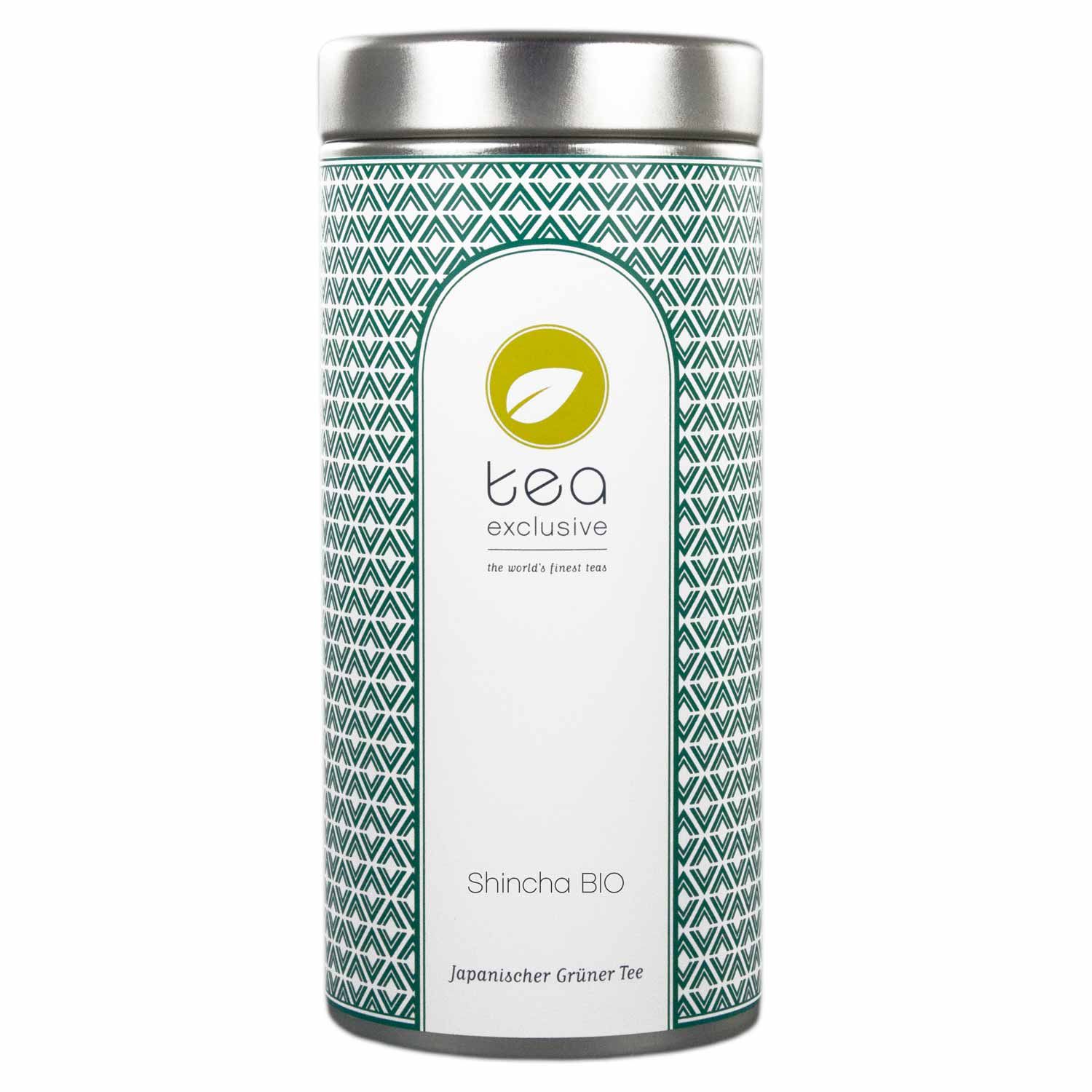 Zylindrische Dose mit grünem Muster und Deckel. Aufschrift: tea exclusive, Shincha BIO, Japanischer Grüner Tee.