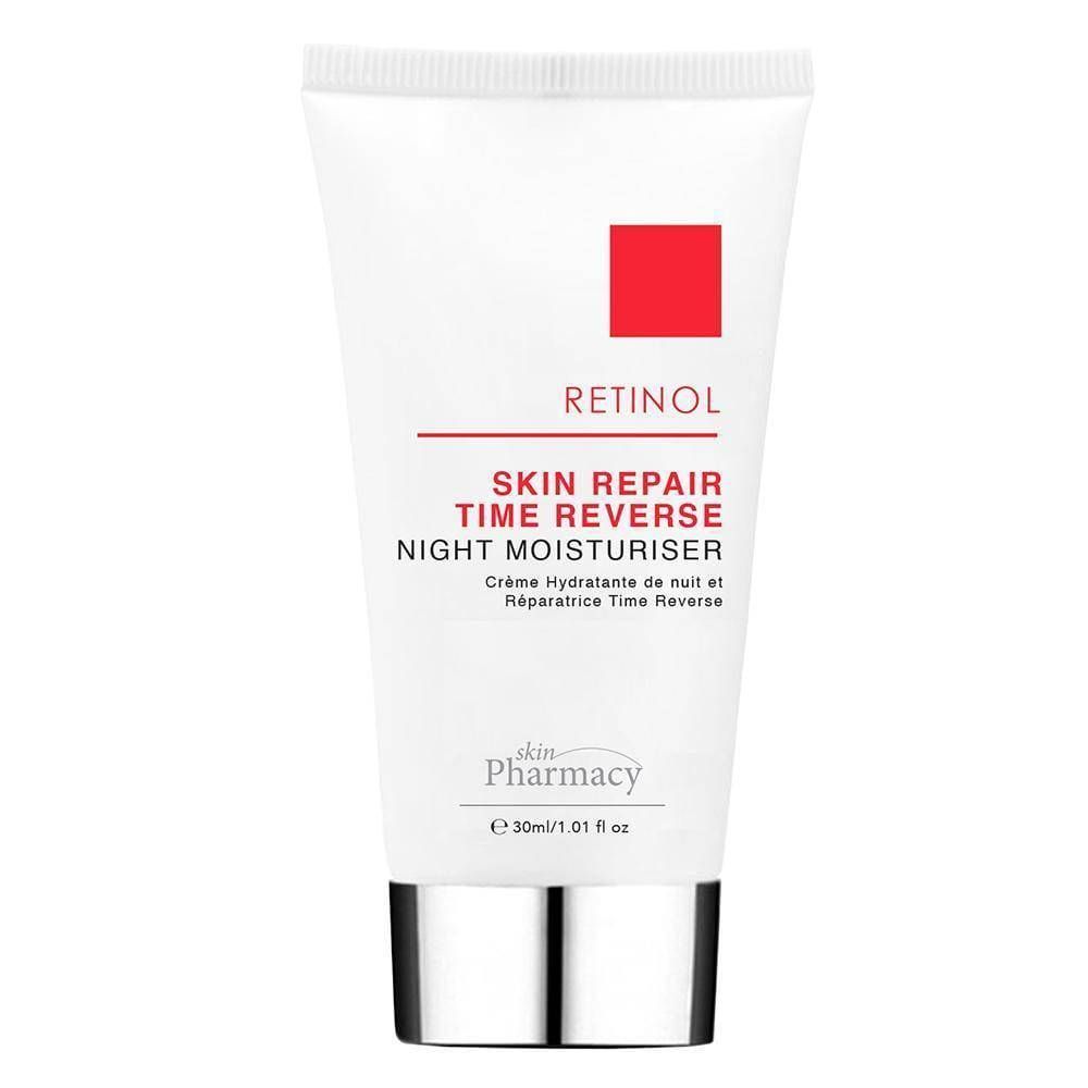Weiße Tube mit rotem Quadrat und Text: RETINOL, SKIN REPAIR, TIME REVERSE, NIGHT MOISTURISER. Marke: skinPharmacy.