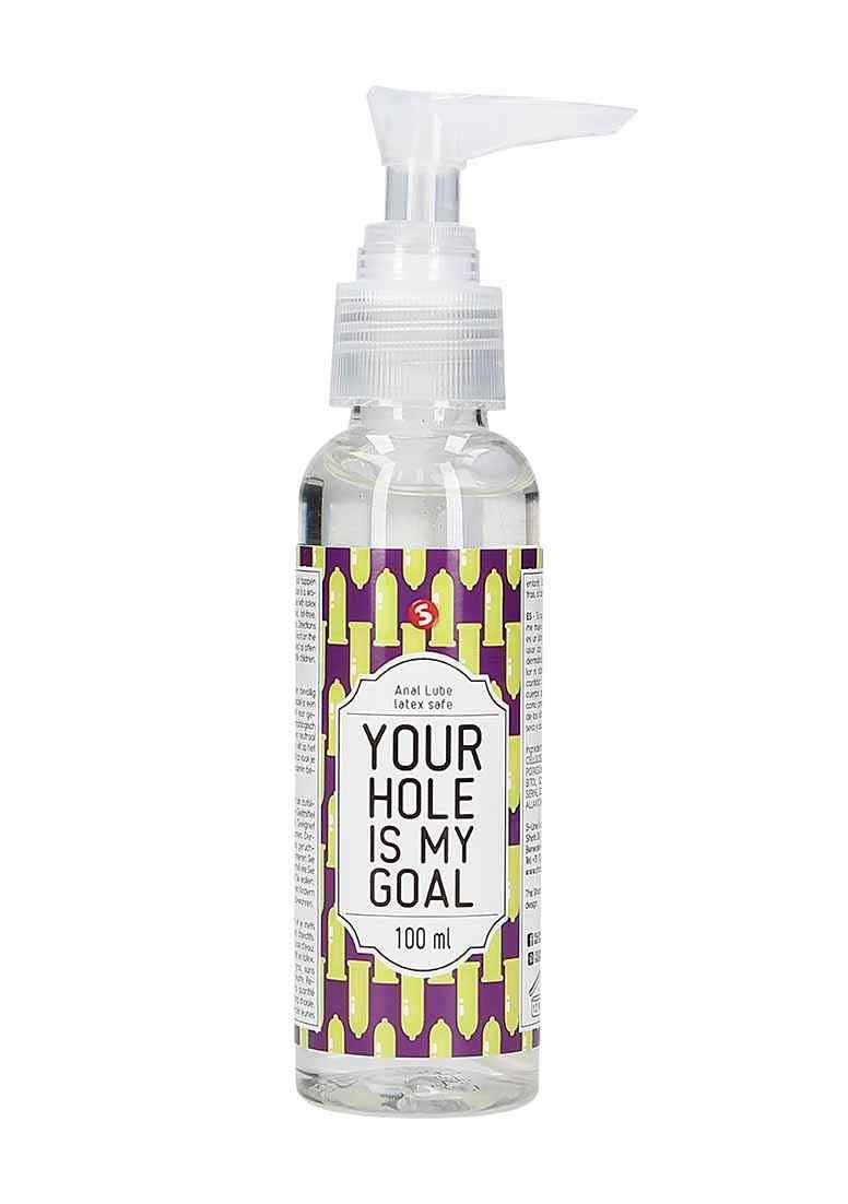 Transparente Flasche mit Dosierpumpe. Aufschrift: YOUR HOLE IS MY GOAL. Gelb-lila Muster. 100 ml. Anal Lube latex safe.