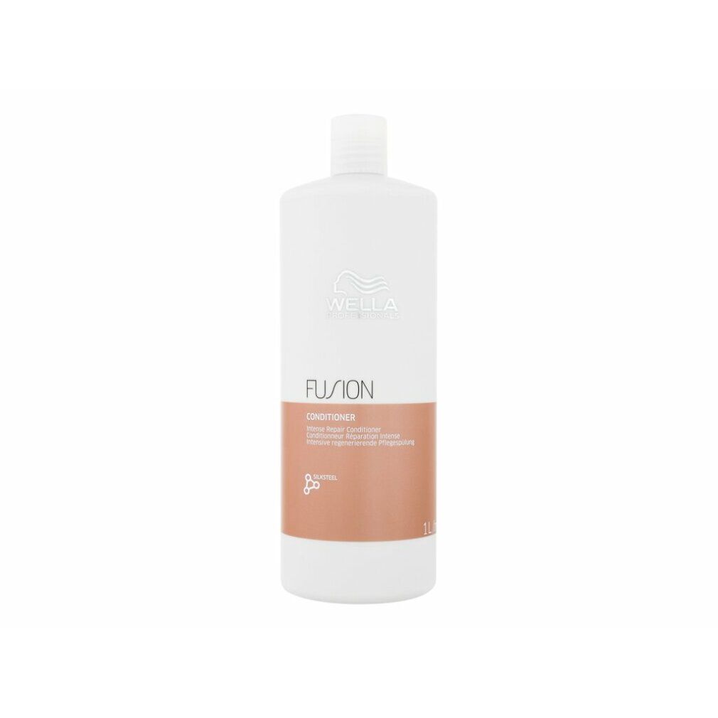 Hohe weiße Flasche mit Wella-Logo und FUSION-Schriftzug. Enthält Conditioner. Braune Farbfläche.