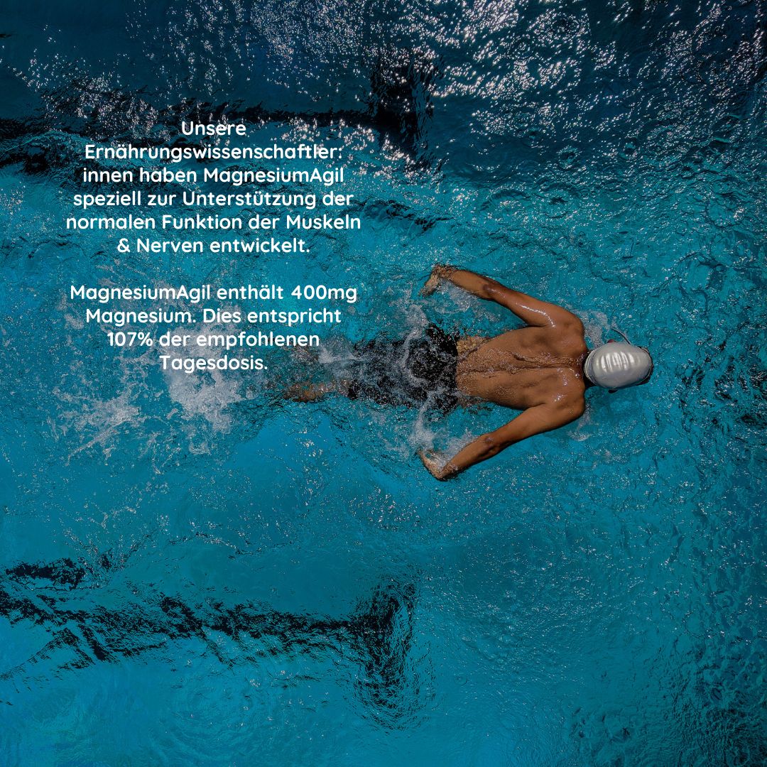 Schwimmer im Pool. Text: MagnesiumAgil enthält 400mg Magnesium. Dies entspricht 107% der empfohlenen Tagesdosis.