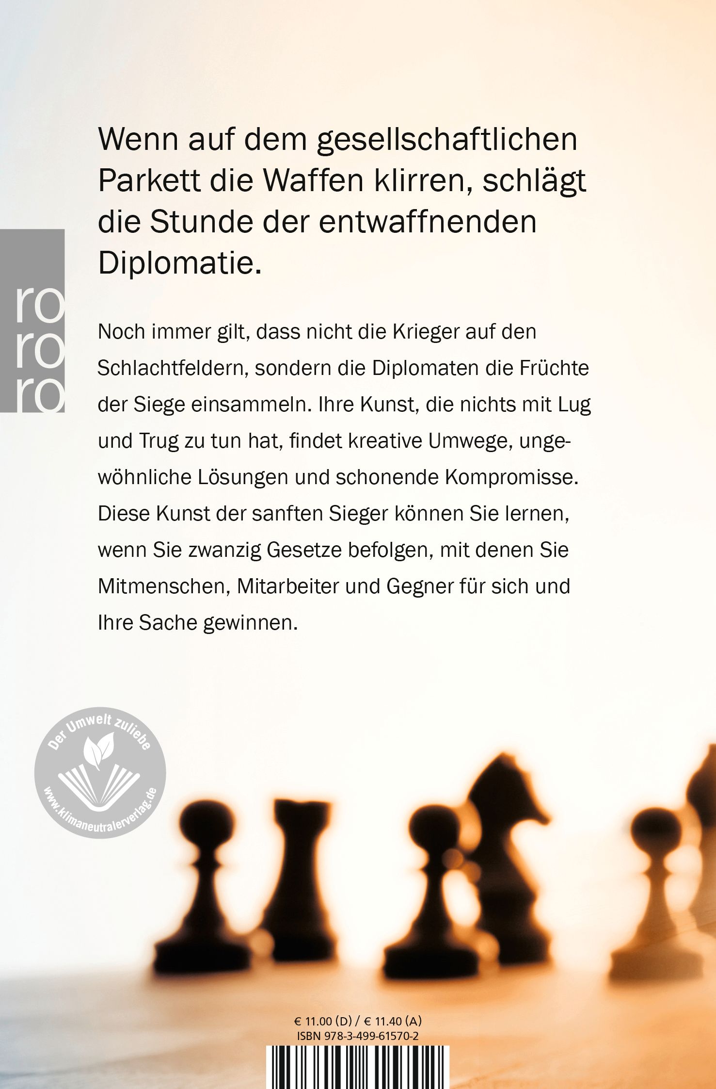 Buchrückseite "Die Kunst der Diplomatie". Text, Schachfiguren, Logo "ro ro ro", Umweltzeichen, ISBN-Code.