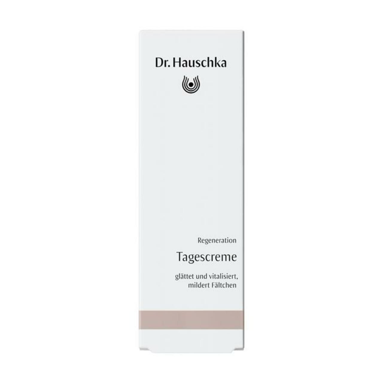Schachtel Dr. Hauschka Regeneration Tagescreme. Text: Regeneration Tagescreme, glättet und vitalisiert.