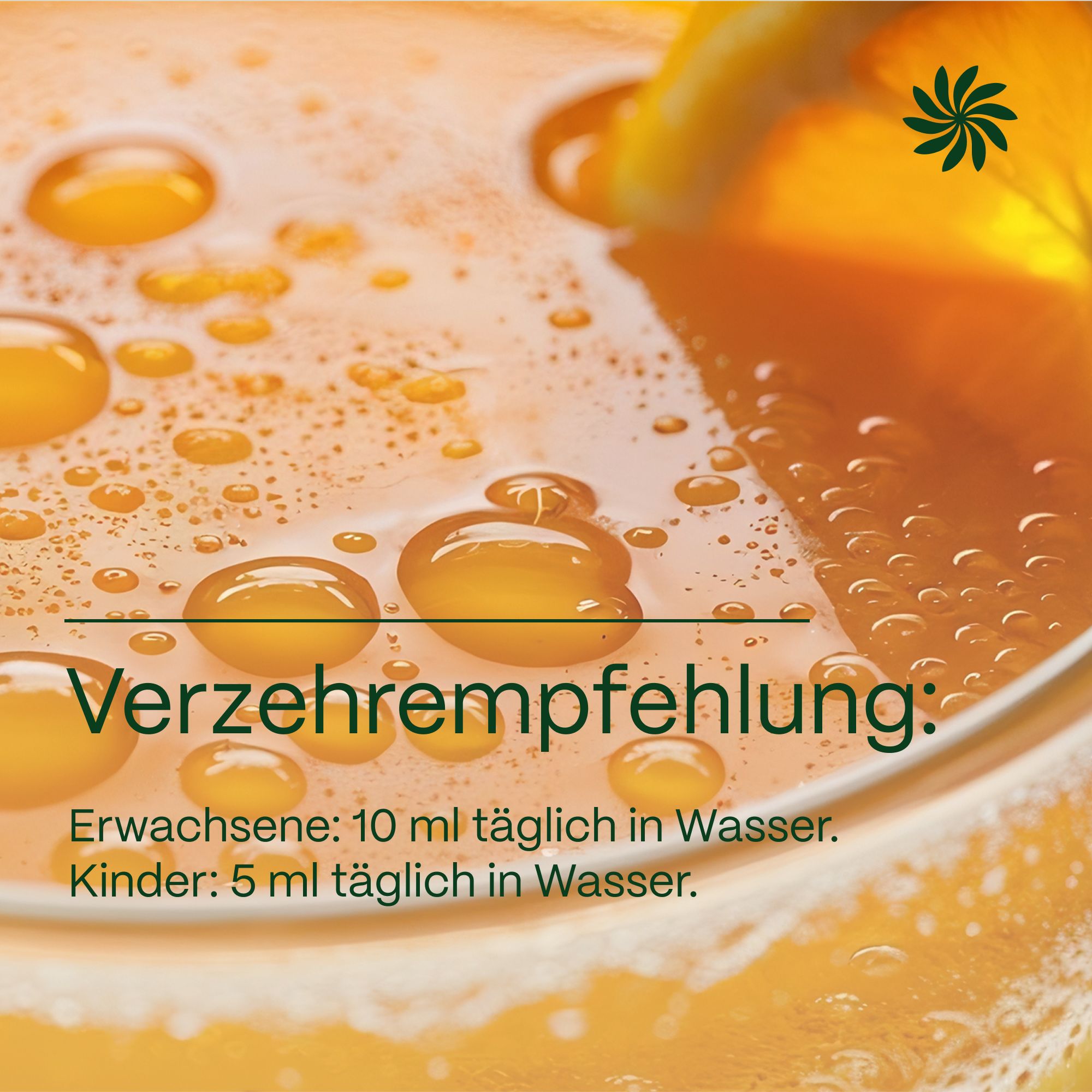 Nahaufnahme von Getränk mit Bläschen. Text: Verzehrempfehlung: Erwachsene: 10 ml täglich in Wasser. Kinder: 5 ml täglich in Wasser.