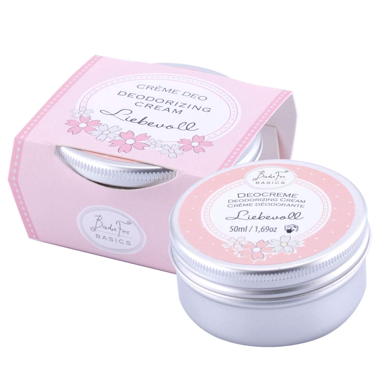 Rosa Dose mit silbernem Deckel und rosa Verpackung. Aufschrift: Deocreme, Liebevoll. Marke: Badefee Basics.