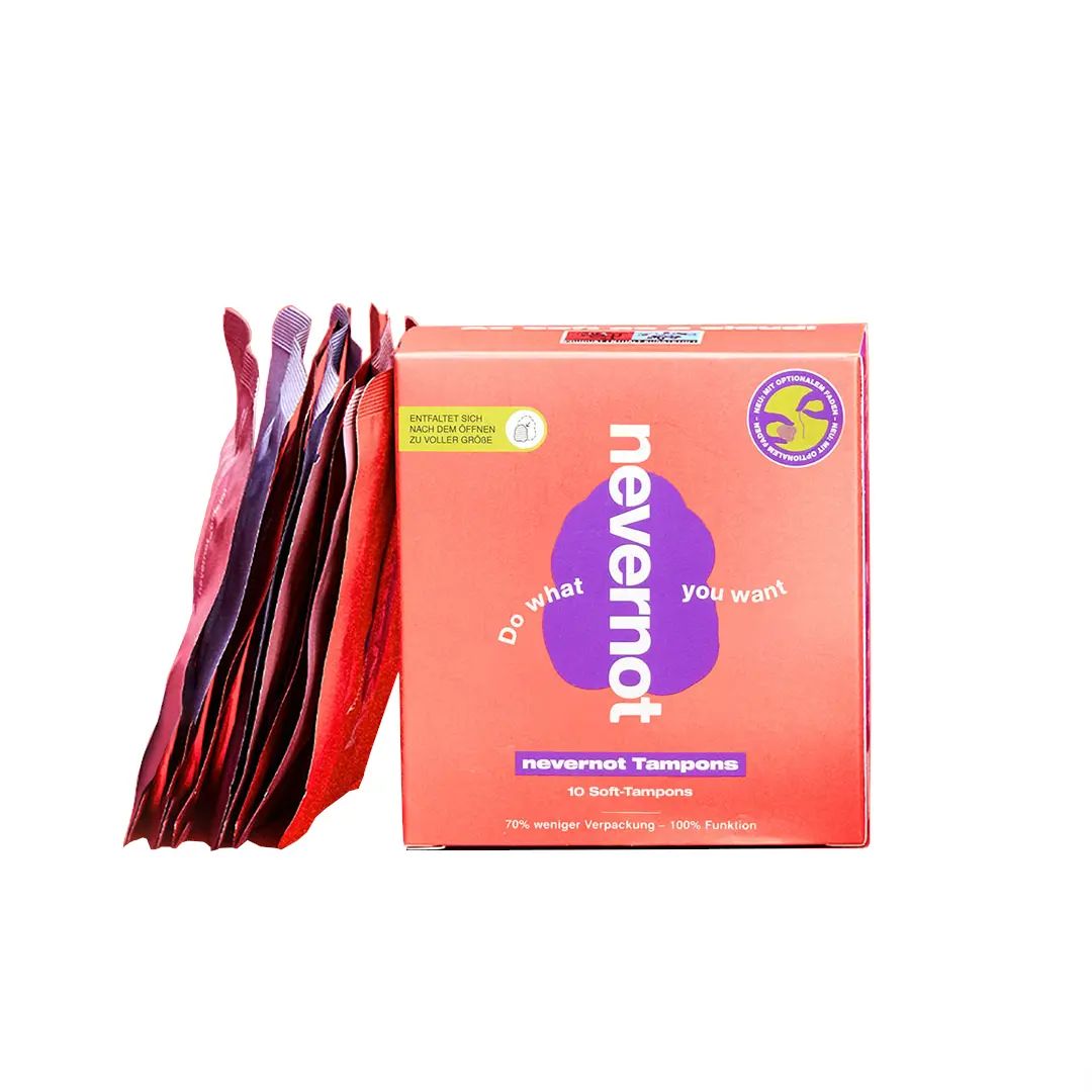 Verpackung mit Soft-Tampons. Orangefarbene Schachtel mit lila Logo und Text. Aufschrift: nevernot, 10 Soft Tampons.