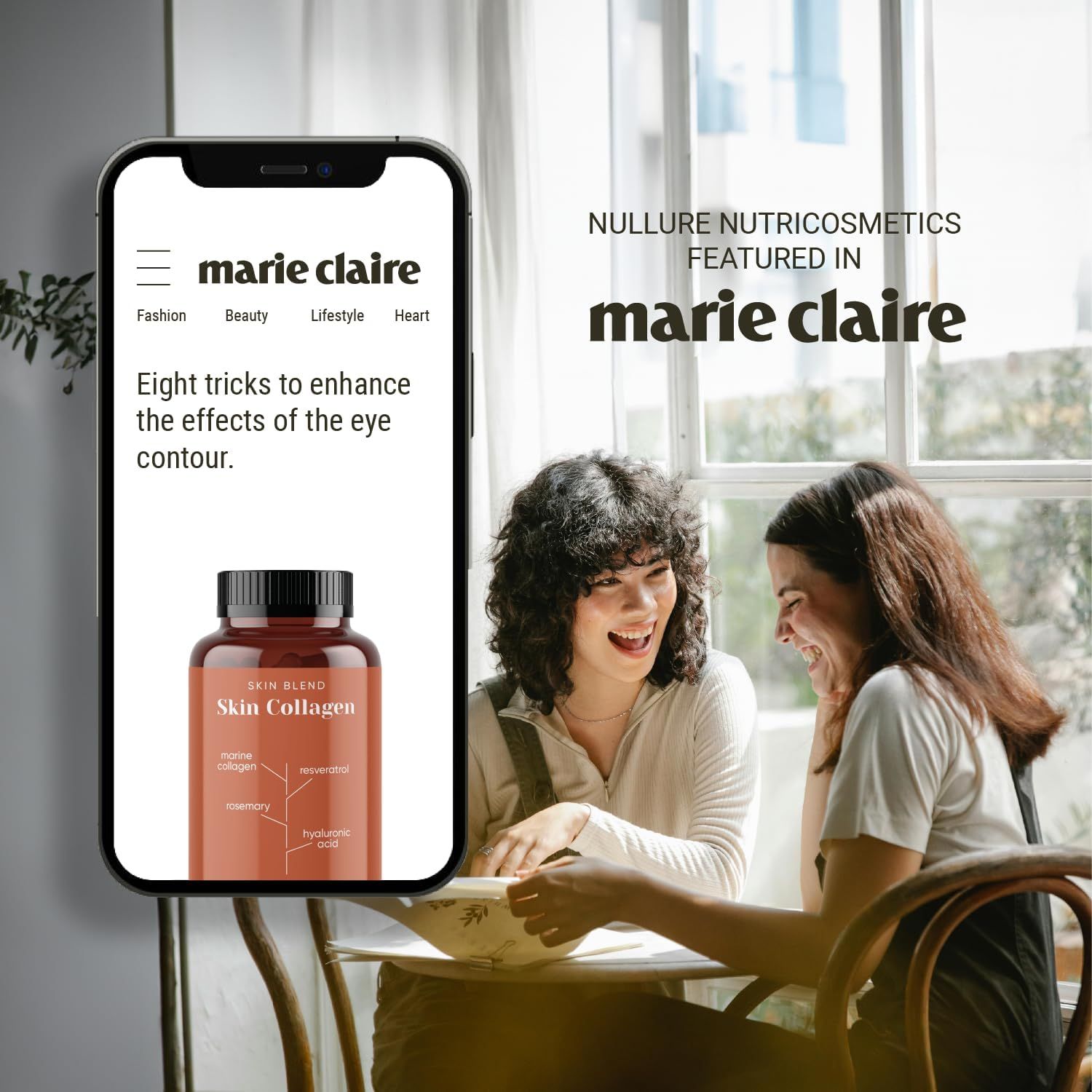 Smartphone mit Webseite. Auf dem Bildschirm: Marie Claire. Zwei Frauen sitzen an einem Tisch. Auf dem Tisch: Flasche Skin Collagen. Text: Eight tricks to enhance the effects of the eye contour.