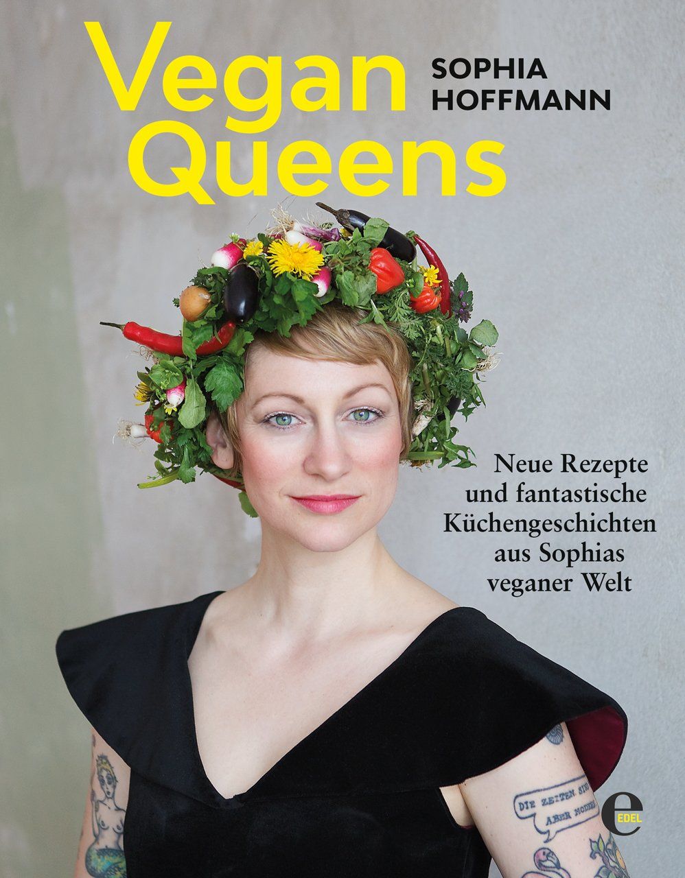 Buchcover mit Titel "Vegan Queens". Frau mit Gemüse-Kopfschmuck. Autorin: Sophia Hoffmann. Text: Neue Rezepte und Küchengeschichten aus Sophias veganer Welt.