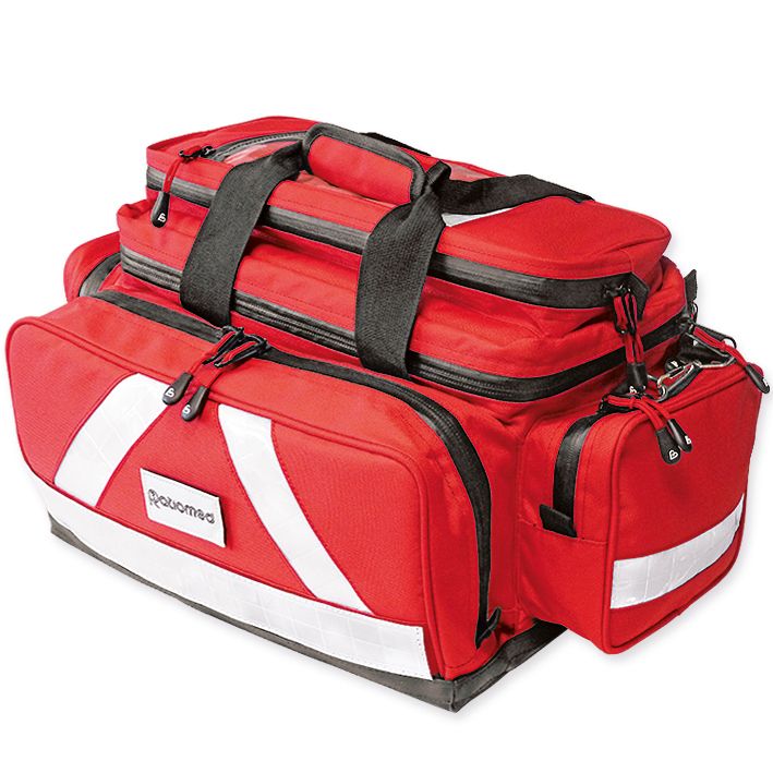 Rote Notfalltasche mit weißen Streifen und Reflektoren. Schwarze Tragegriffe und Reißverschlüsse. Logo ratiomed.