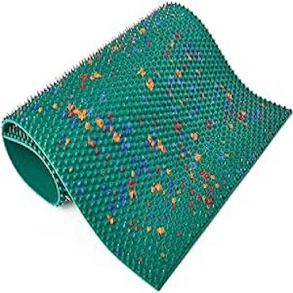 Gerollte grüne Akupunkturmatte mit farbigen Noppen. Produktansicht.