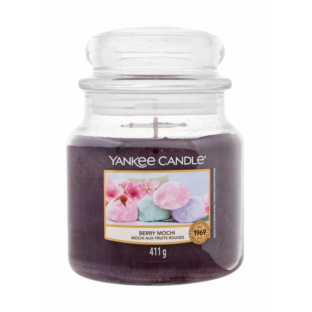 Duftkerze im Glas mit Deckel. Aufkleber mit Mochi-Abbildung und Schriftzug. Marke: Yankee Candle. Gewicht: 411g.
