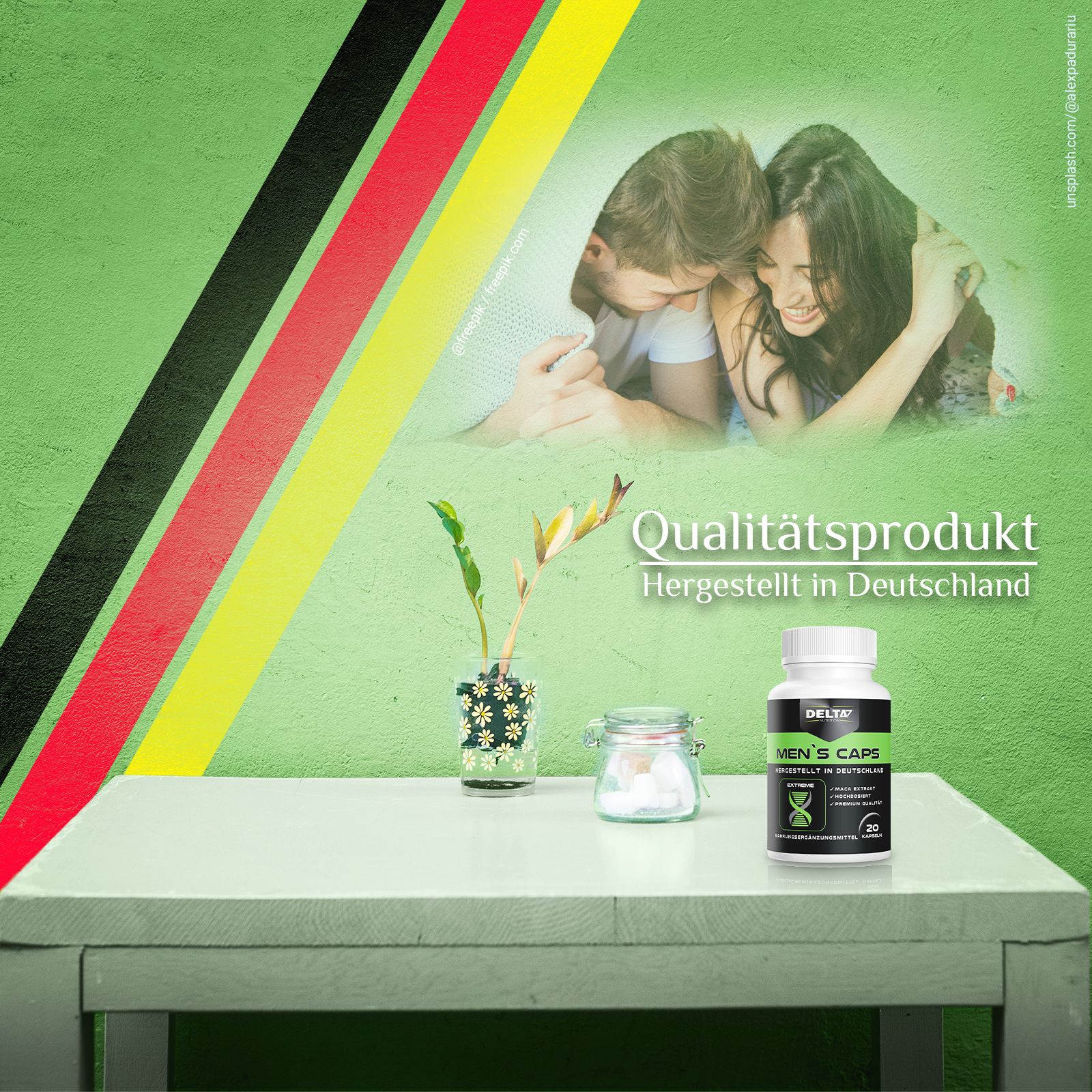 Men's Caps in weißer Flasche. Aufschrift: Delta7, Men's Caps, 20 Kapseln. Text: Qualitätsprodukt, hergestellt in Deutschland. Hintergrund: Paar, Tisch.