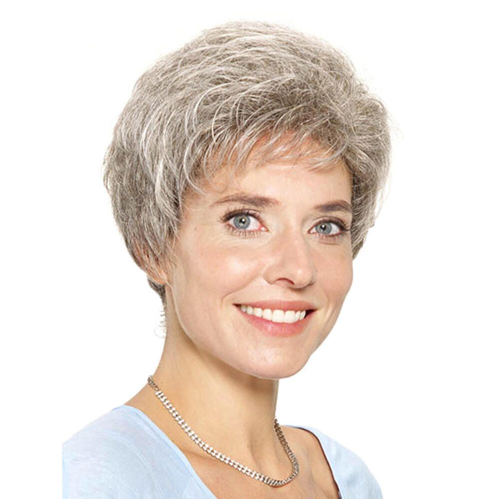 Kurzhaarperücke, graues Haar, Frau mit Halskette. Frontansicht.