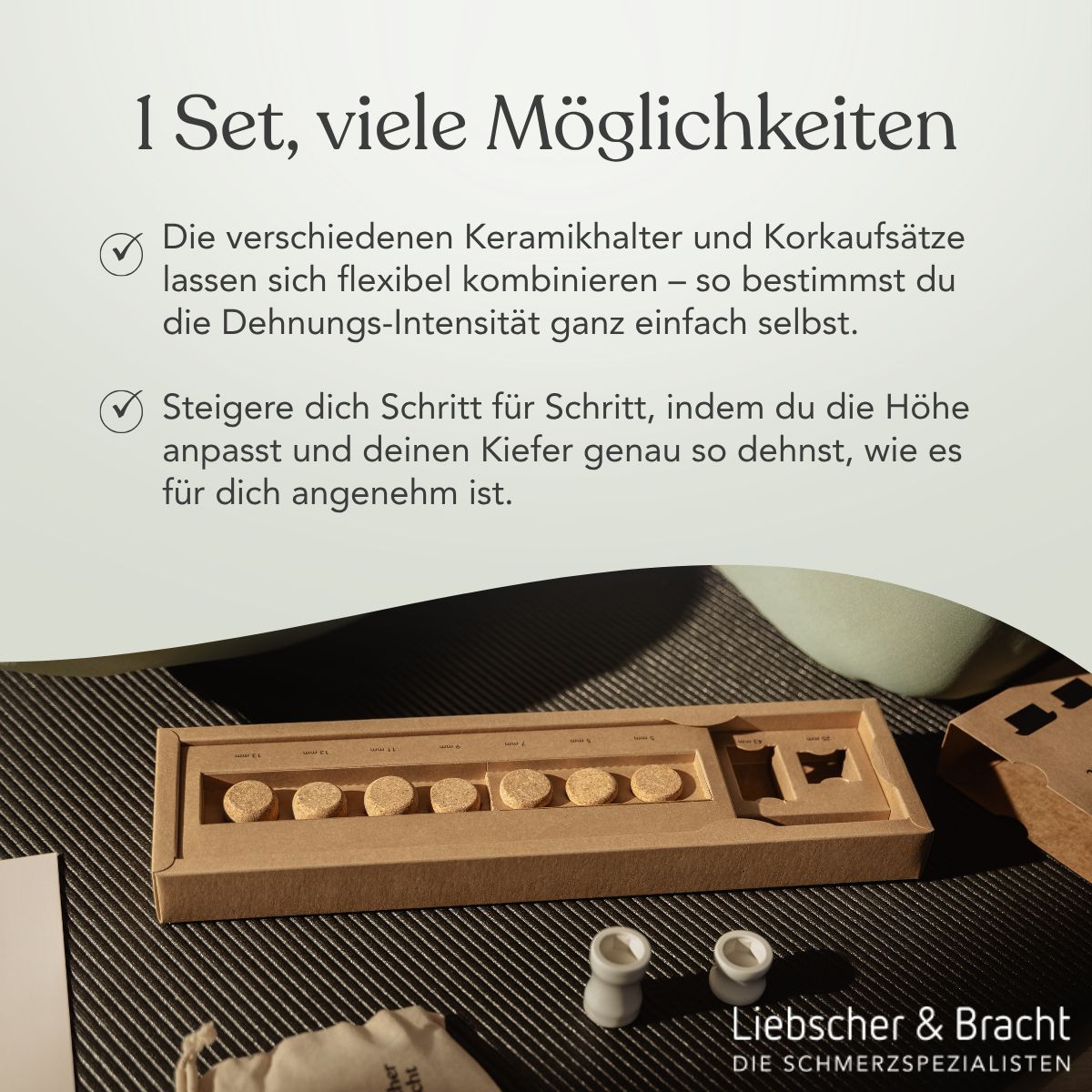 Liebscher & Bracht Kieferretter: Korkaufsätze in einer Holzschale, zur flexiblen Kombination.
