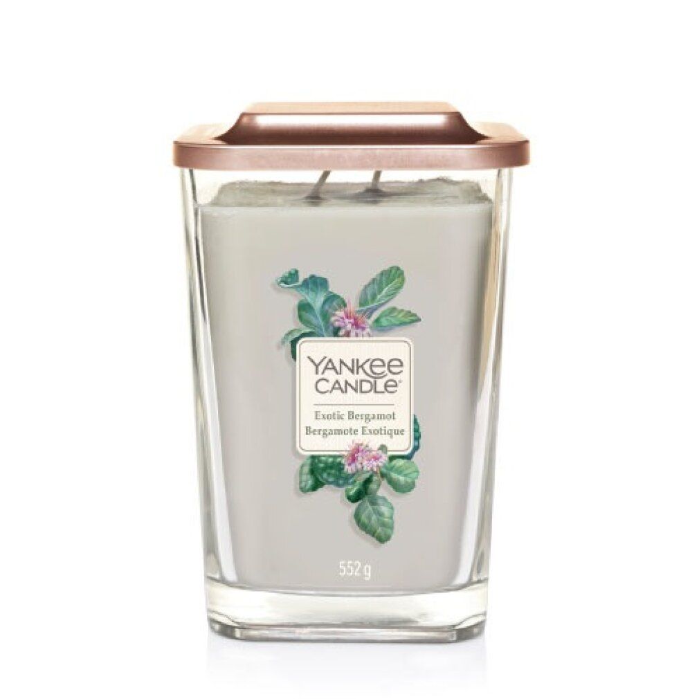 Duftkerze in Glasbehälter mit Deckel. Aufkleber mit floralem Design und Produktbezeichnung. Marke: Yankee Candle. Gewicht: 552 g.