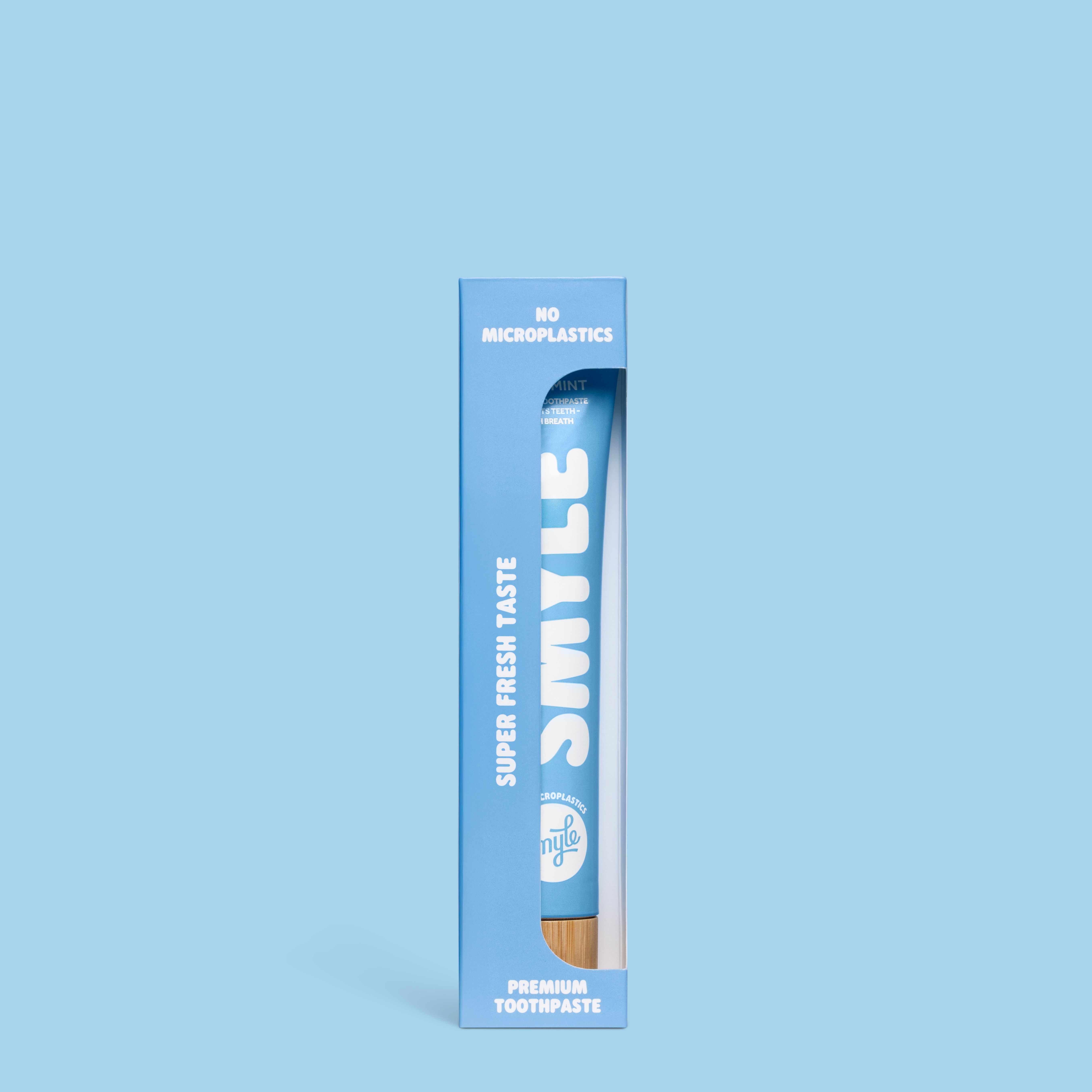 Zahnpasta-Tube in hellblauer Verpackung. Aufschrift "SMYLE" und "Super Fresh Taste".