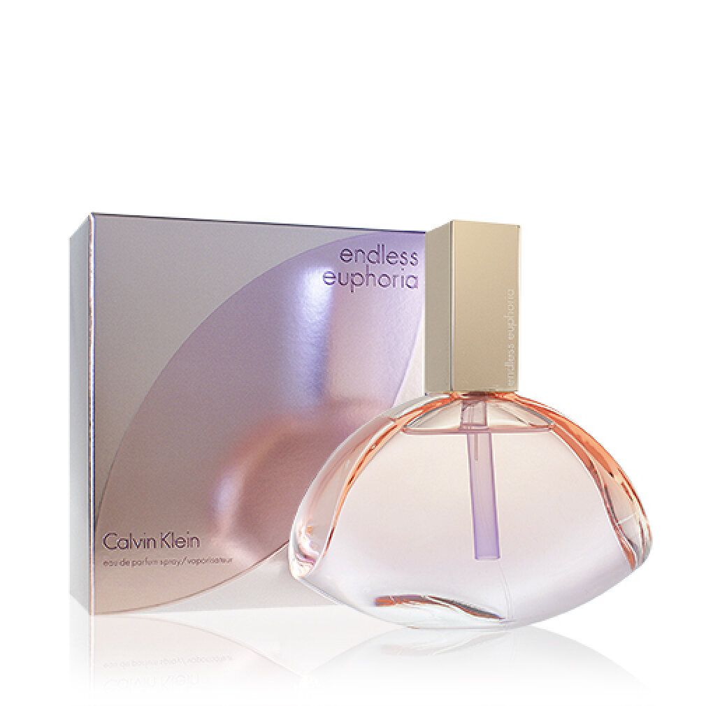 Parfümflasche und Verpackung. Flasche aus Glas, rosa Flüssigkeit. Verpackung mit Schriftzug "endless euphoria" und "Calvin Klein".