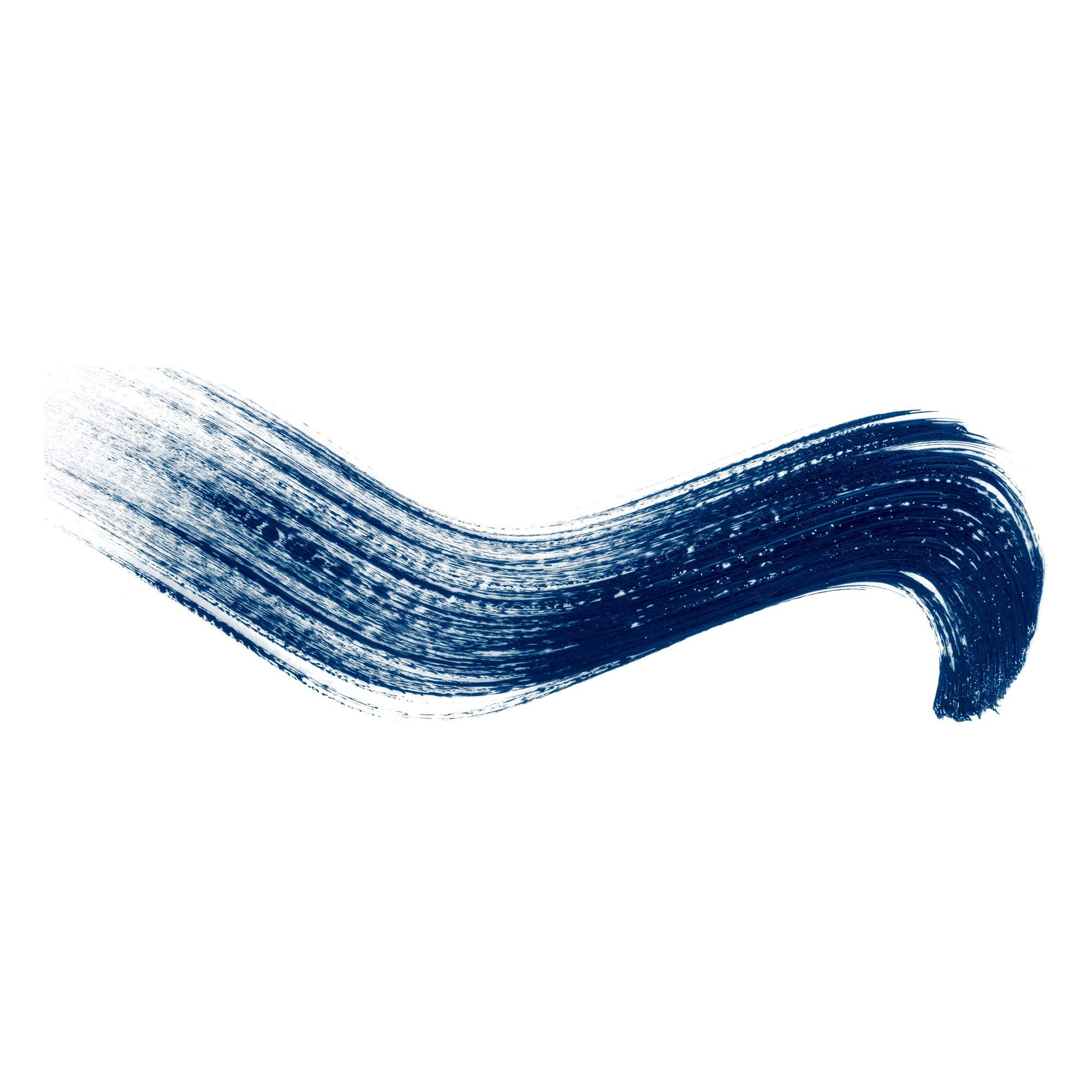 Blauer Mascara-Abstrich in geschwungener Form auf weißem Hintergrund.