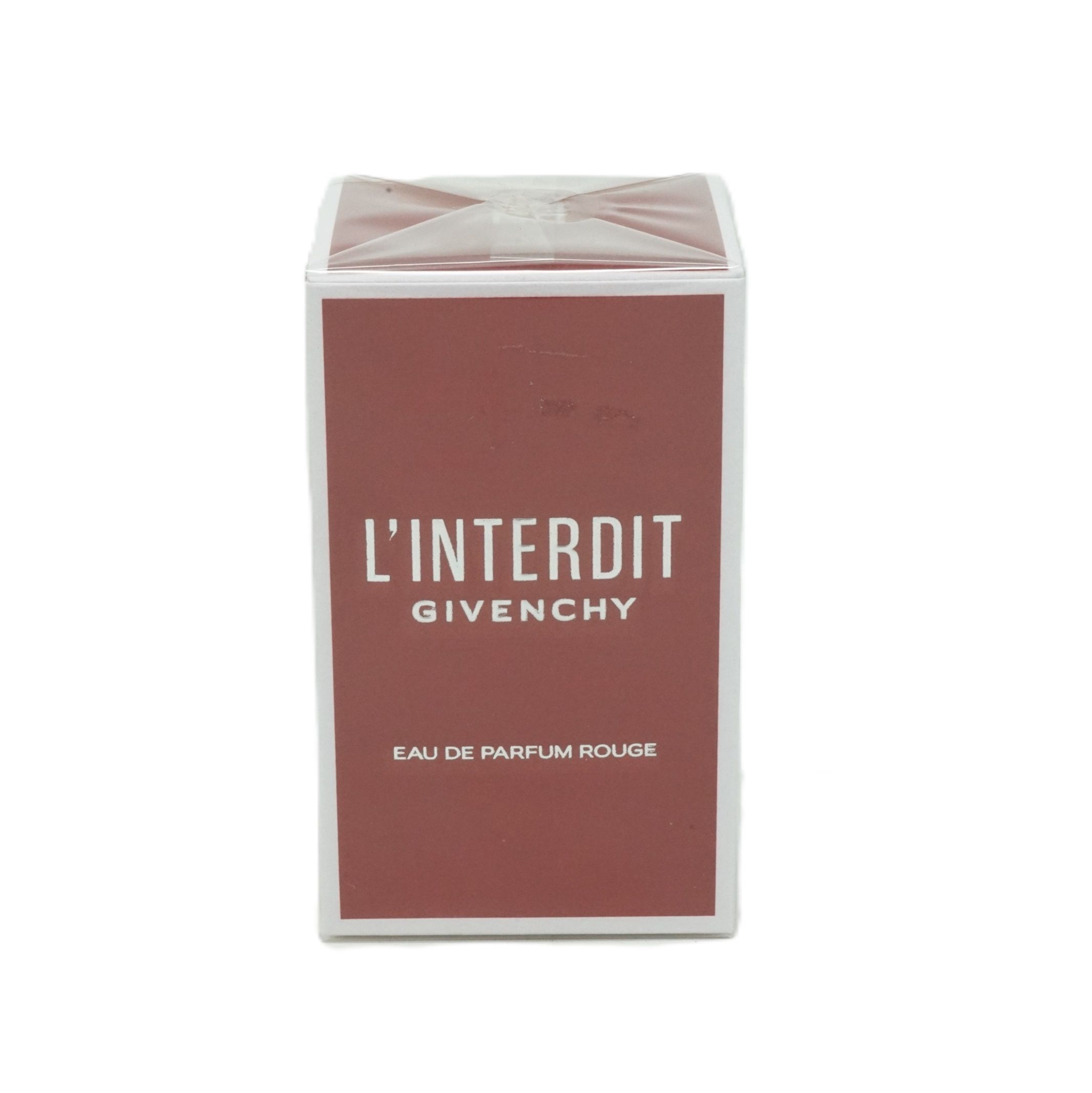 Rote rechteckige Schachtel mit weißer Schrift: L'Interdit Givenchy, Eau de Parfum Rouge. Transparenter Deckel.