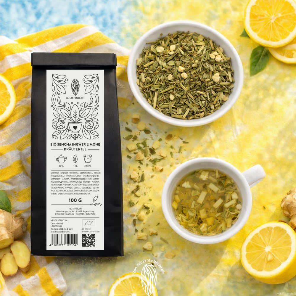 Packung Bio Sencha Ingwer Limone Kräutertee mit Schale und Tasse Tee, Zitrone und Ingwer.