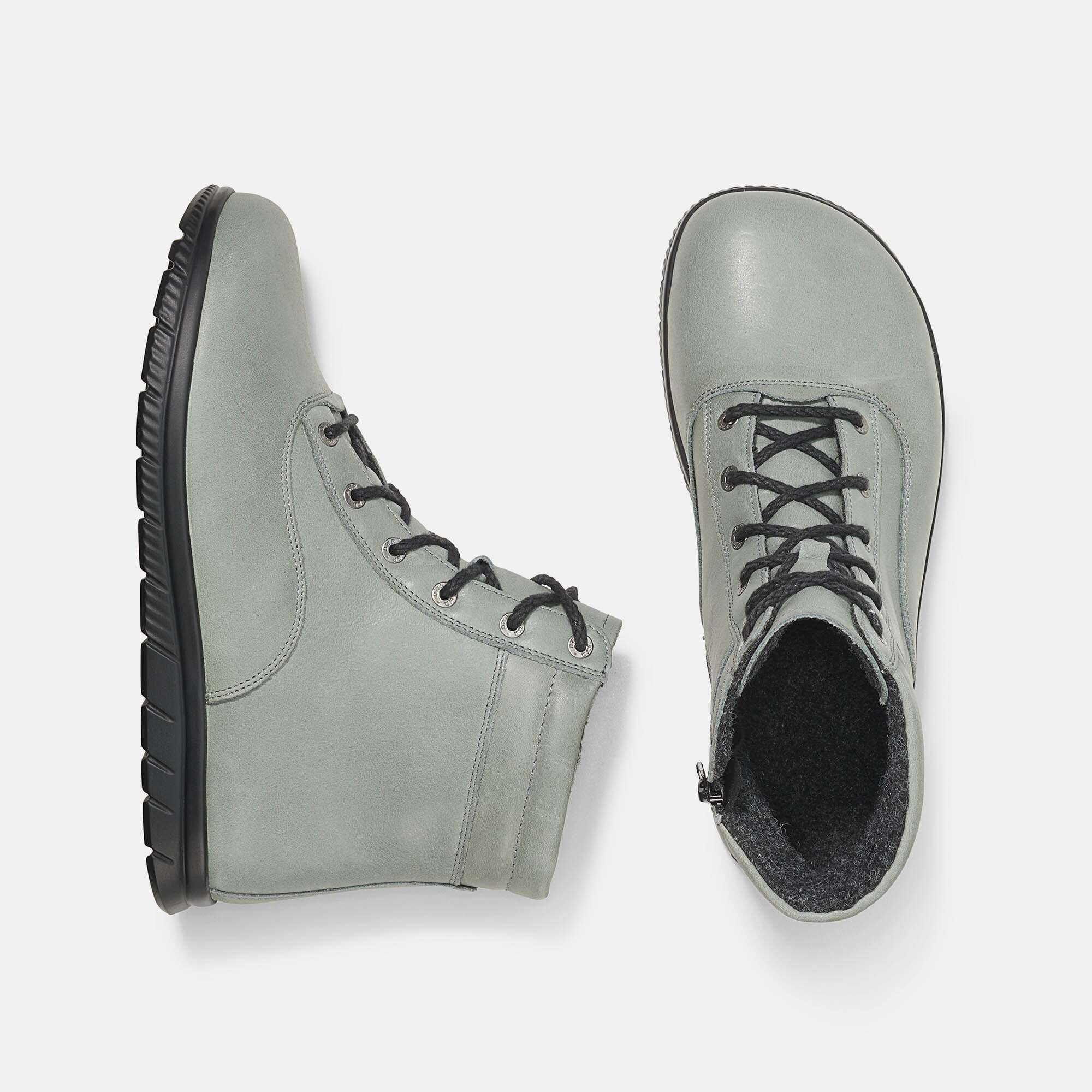 Draufsicht auf eine graue Stiefelette mit Schnürung und eine mit Reißverschluss. Schwarze Sohlen und graues Innenfutter.