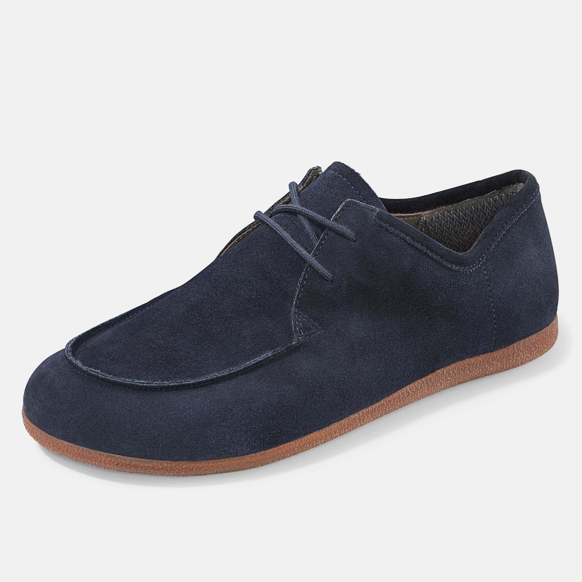 Ein Paar dunkelblaue Wildleder-Schuhe mit Schnürung und Gummisohle.
