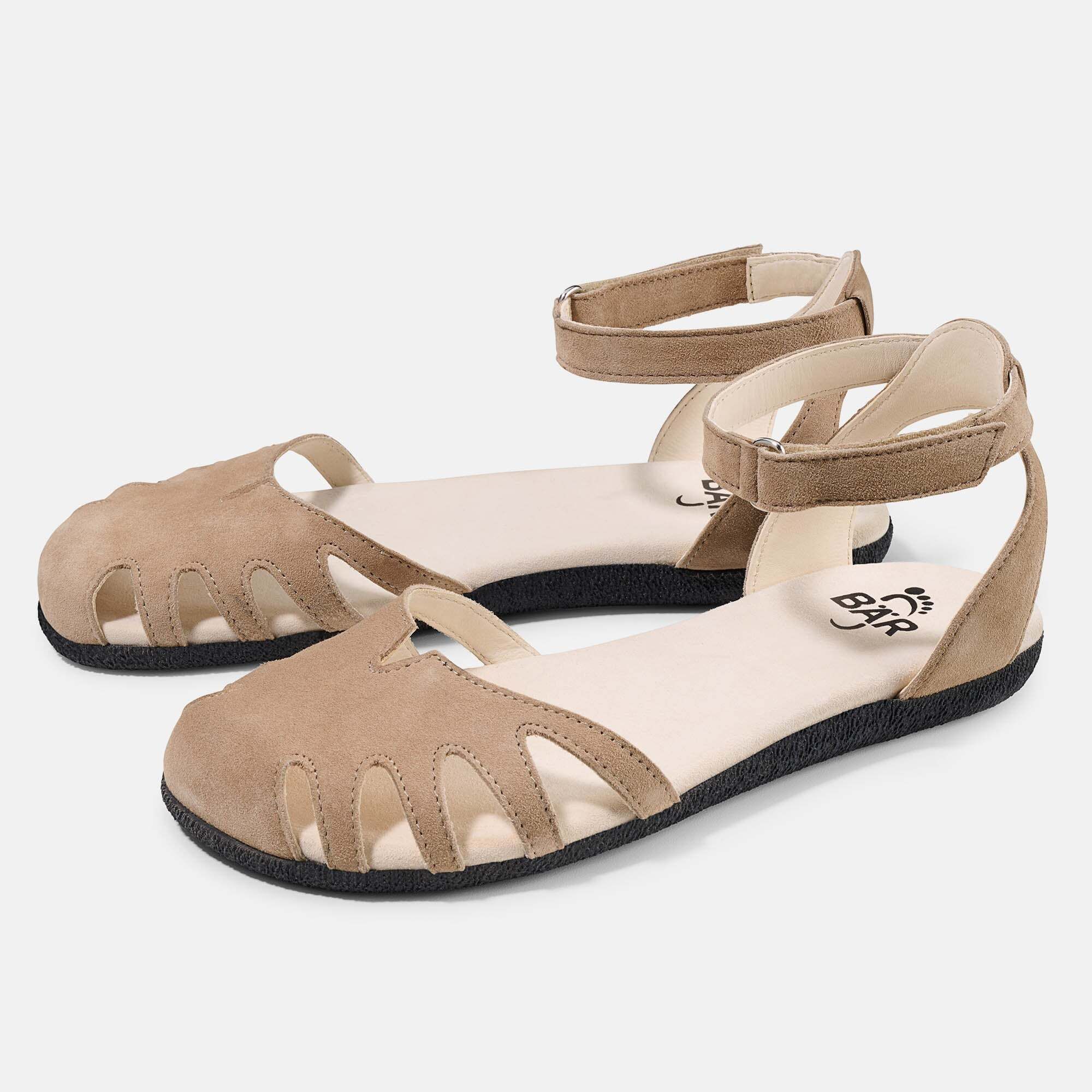 BÄR Alisa Damen Sandalen, beige, mit verstellbarem Knöchelriemen und breiter Passform.