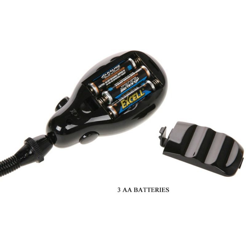 Schwarze Pumpe mit Batteriefach. 3 AA-Batterien sichtbar. Deckel geöffnet.