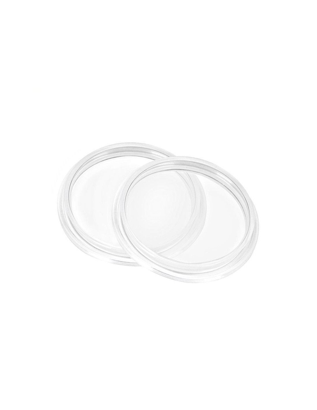 Zwei transparente, runde Silikon-Verschlussdeckel. Sie liegen leicht überlappend auf weißem Hintergrund.