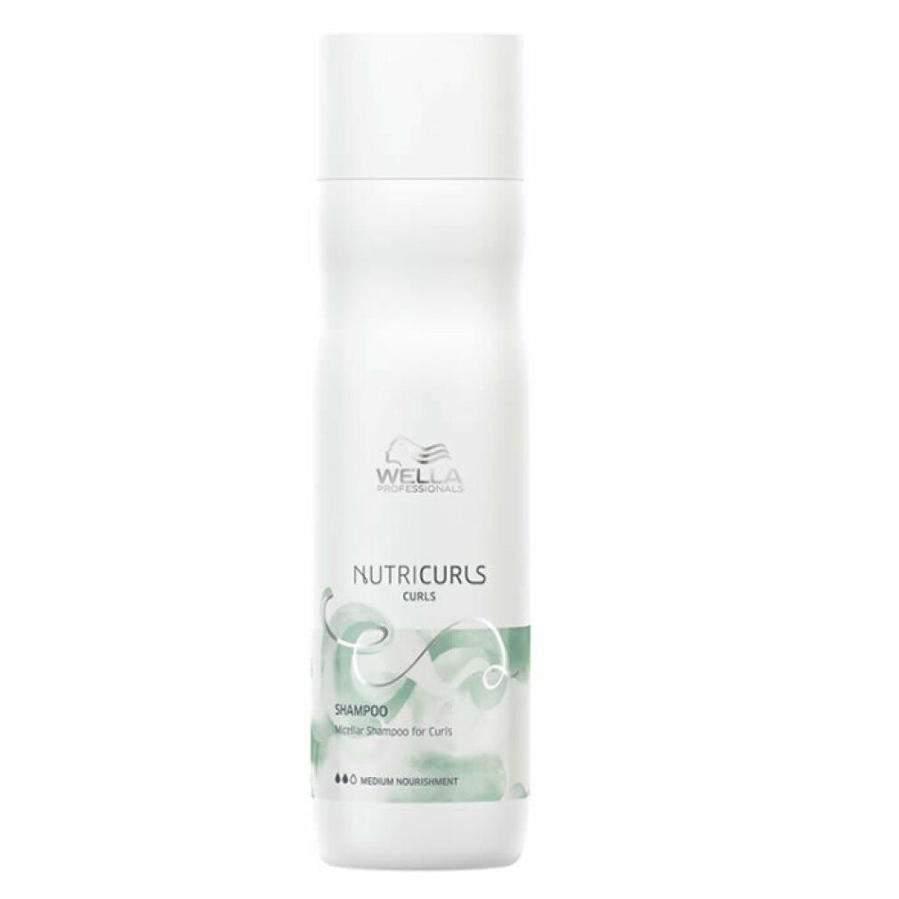 Weiße Shampoo-Flasche mit Wella-Logo und Nutricurls-Schriftzug. Text: Shampoo, für lockiges Haar.