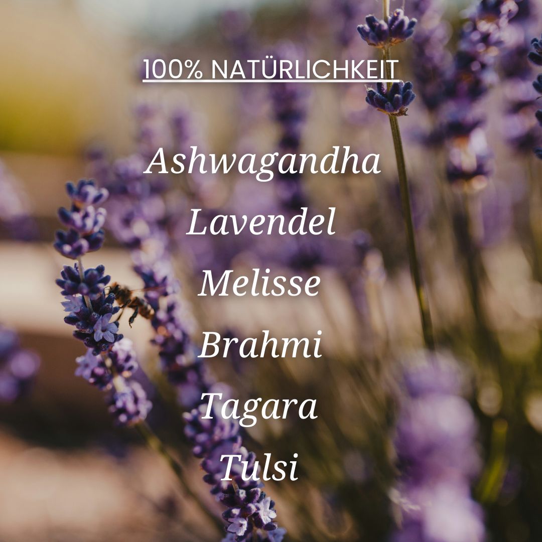 Lavendelblüten. Text: 100% Natürlichkeit. Auflistung von Inhaltsstoffen: Ashwagandha, Lavendel, Melisse, Brahmi, Tagara, Tulsi.