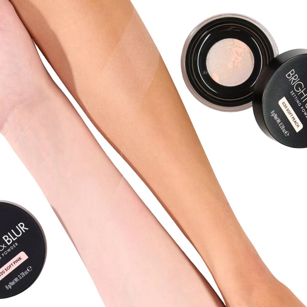 Zwei Arme mit unterschiedlichen Hauttönen. Daneben zwei Behälter mit Aufschrift: Bright & Blur Setting Powder, 020 Soft Peach.