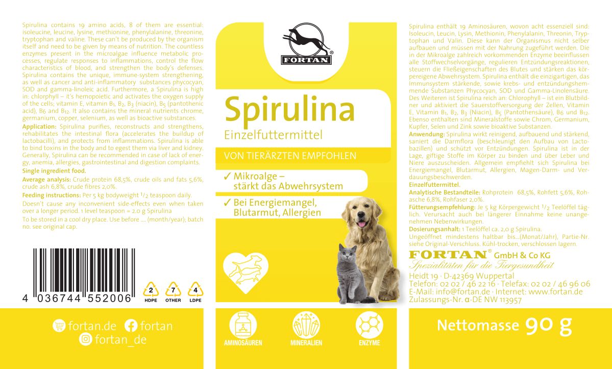 Gelbes Etikett mit Text: Fortan Spirulina, Einzelfuttermittel. Abbildung von Hund und Katze. Text: 90 g. Barcode und Logo.