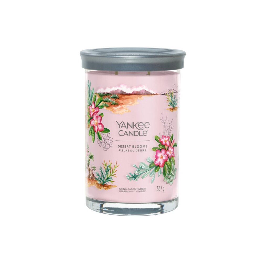 Zylinderförmige Kerze mit Deckel. Rosa Etikett mit Blumenmuster und Schriftzug "Yankee Candle Desert Blooms". Gewicht: 567g.