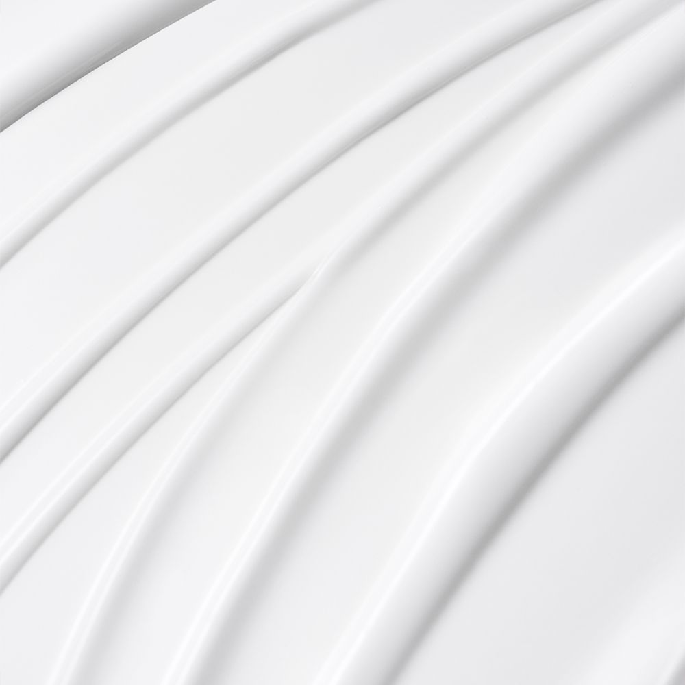 Abstrakte Textur von weißer Creme, in Wellen angeordnet.
