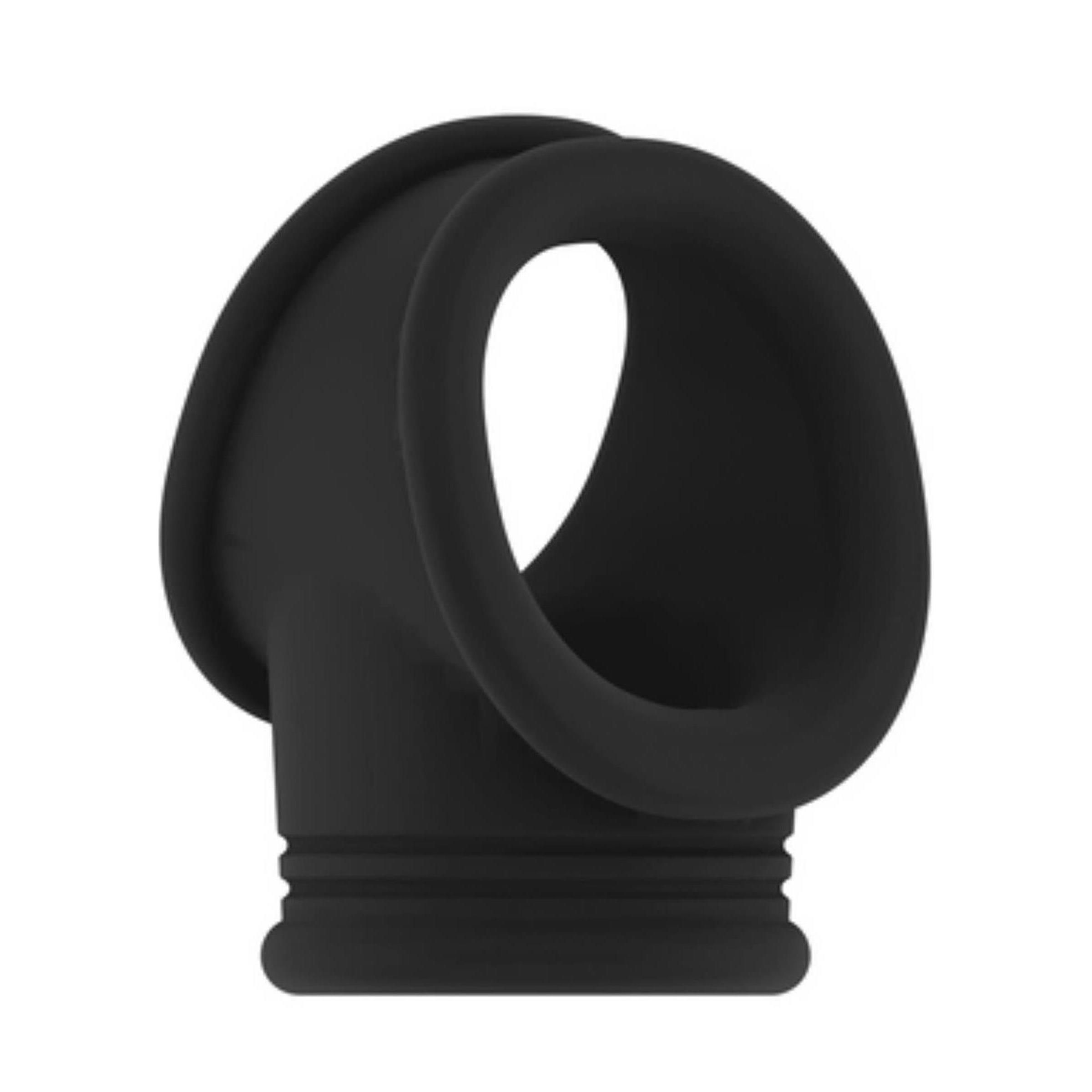 Schwarzer Cockring mit Ball Strap. Ringförmig mit einer Öffnung. Aus TPE-Material.