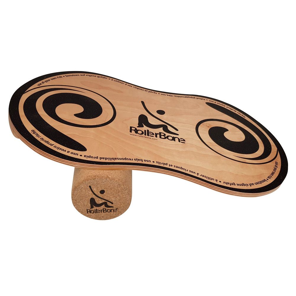 Balance Board aus Holz mit Korkrolle. Oberseite mit schwarzem Wirbelmuster und Logo. Aufschrift: RollerBone.