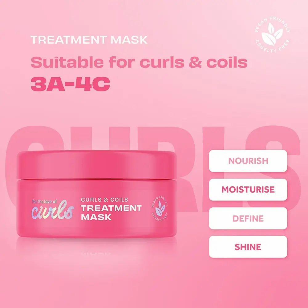Rosa Tiegel mit Aufschrift 'for the love of curls', 'CURLS & COILS TREATMENT MASK'. Text: 'Suitable for curls & coils 3A-4C'.