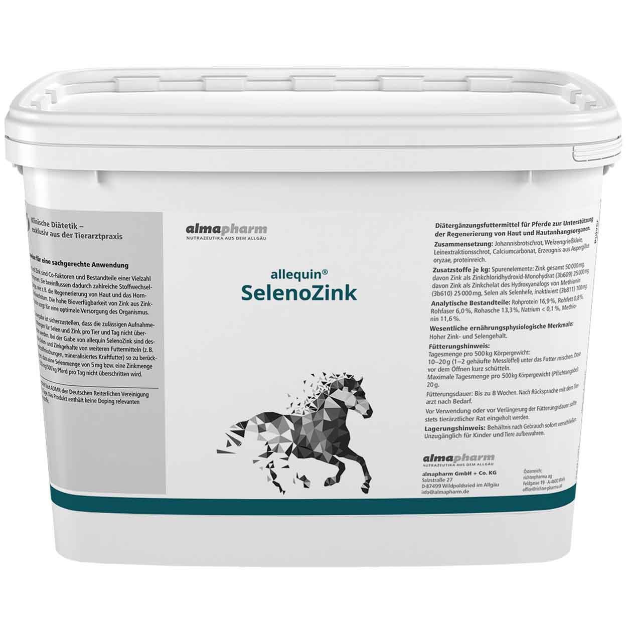 Weißer Eimer mit Almapharm SelenoZink für Pferde. Enthält eine stilisierte Pferdegrafik.