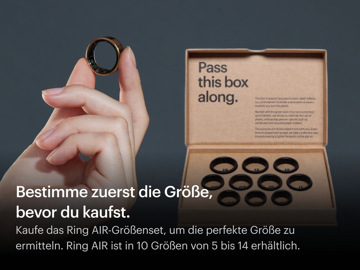 Hand hält Ring AIR. Offene Pappschachtel mit Ringgrößen. Text: Bestimme zuerst die Größe, bevor du kaufst.