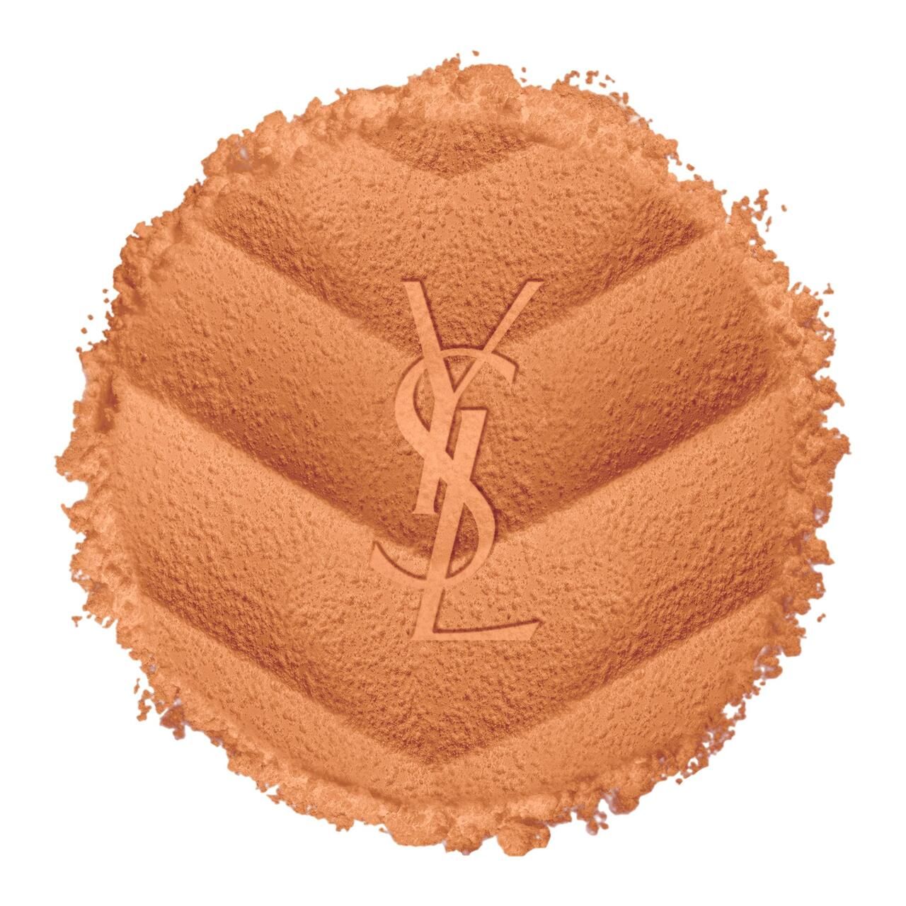 Heller Puder mit geprägtem Logo. Geprägtes Logo auf Puder. Runde Form.