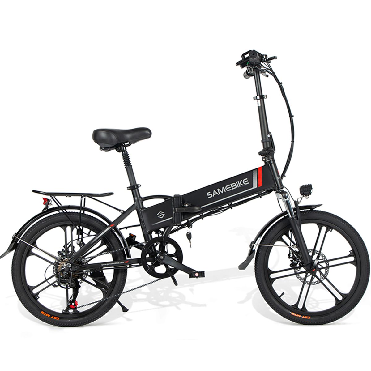 Schwarzes Elektrofahrrad. Marke SAMEBIKE. Schwarze Reifen, Sattel und Rahmen. Rote Akzente. Frontscheinwerfer und Gepäckträger.