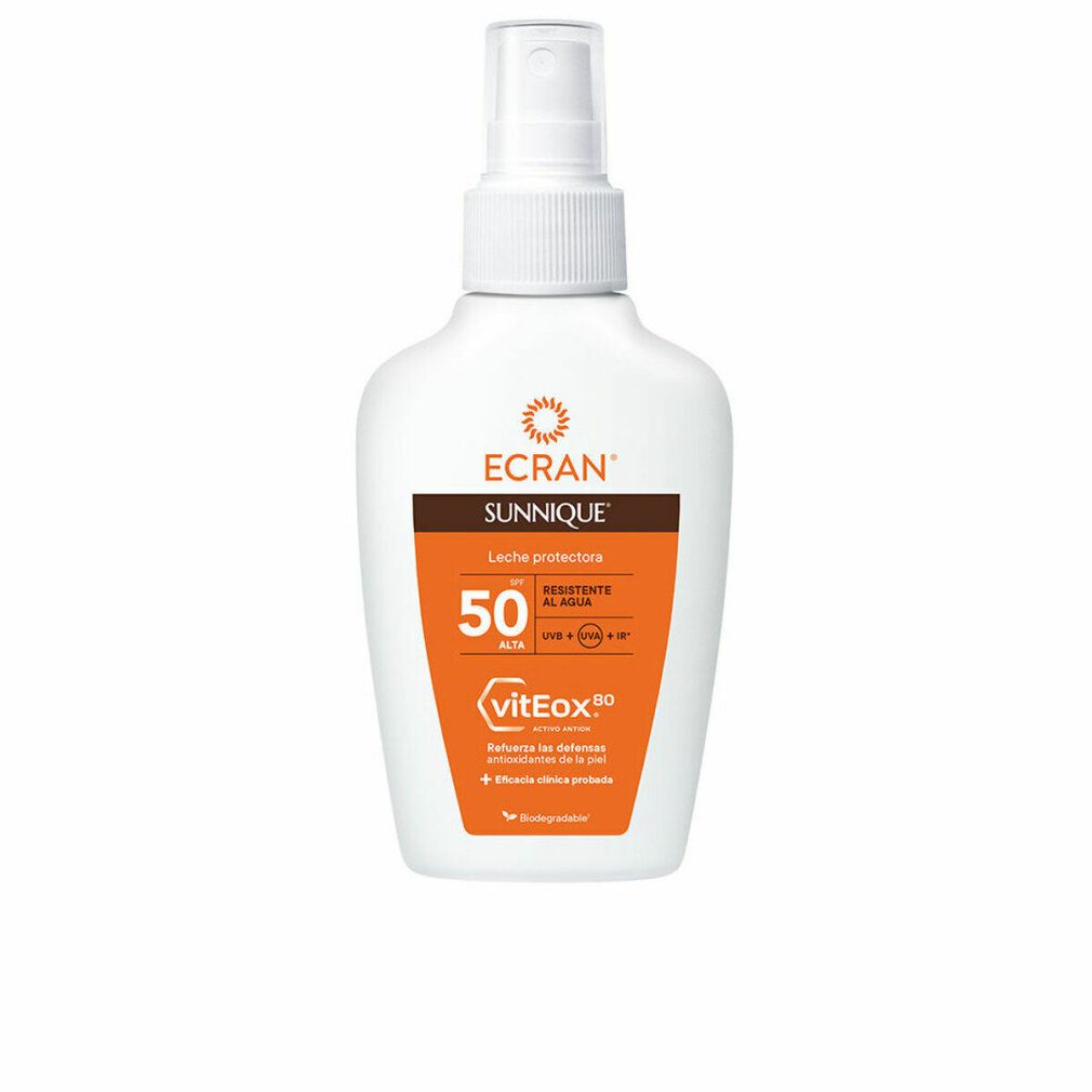 Weiße Flasche mit Sprühkopf. Orangefarbenes Etikett mit Text. Produktname und SPF-Wert.