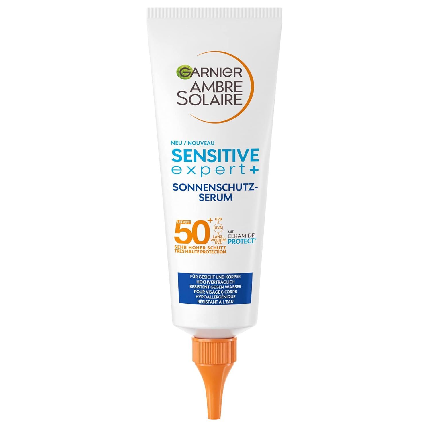 Weiße Tube Garnier Ambre Solaire Sensitive Expert+ LSF50+ Sonnen-Serum. Orangefarbener Verschluss. Blaue und grüne Schrift.