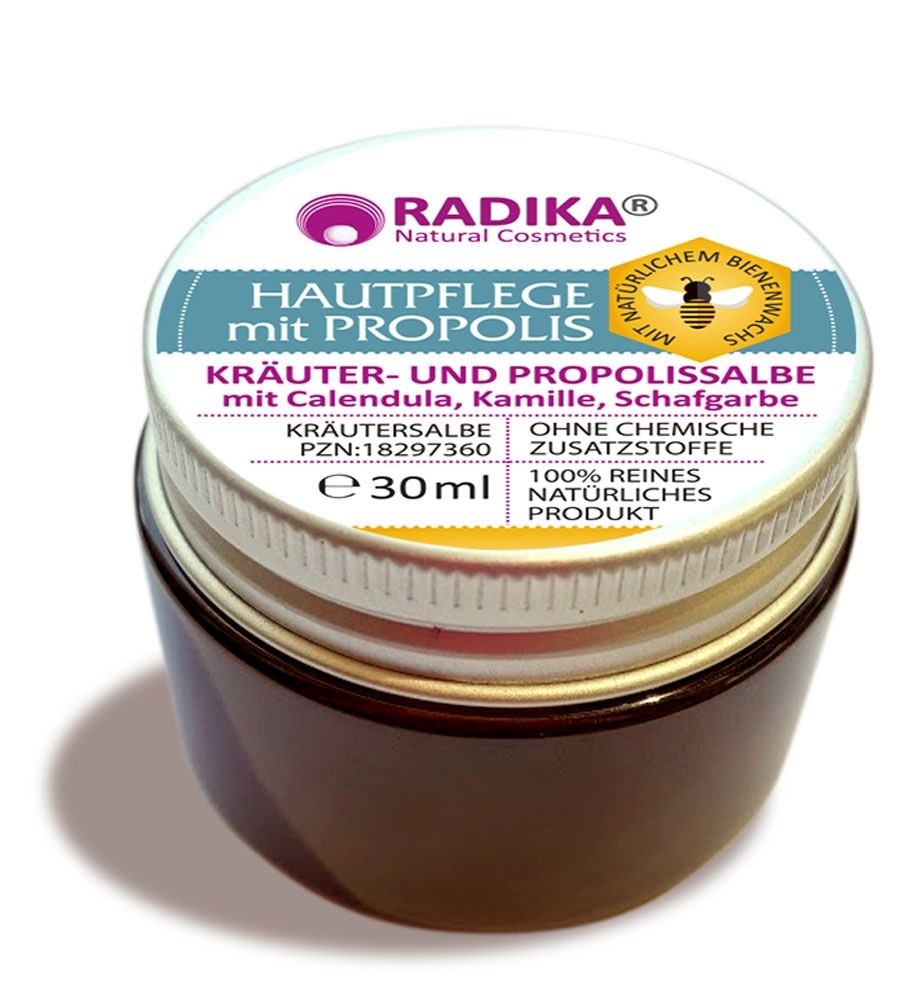 Braune Glasdose mit Schraubverschluss. Auf dem Deckel steht "Hautpflege mit Propolis" und "Radika Natural Cosmetics".