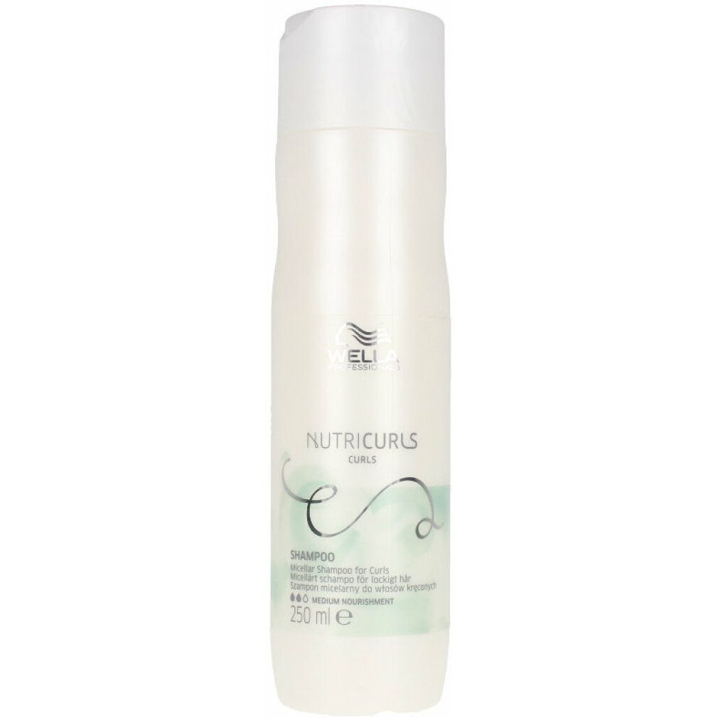 Weiße Shampoo-Flasche mit Wella-Logo und Nutricurls-Schriftzug. Text: Shampoo, für lockiges Haar, 250 ml.