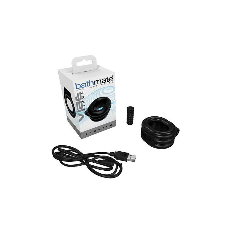 Verpackung, schwarzer Penisring, gerippter Zylinder und USB-Ladekabel auf weißem Hintergrund.