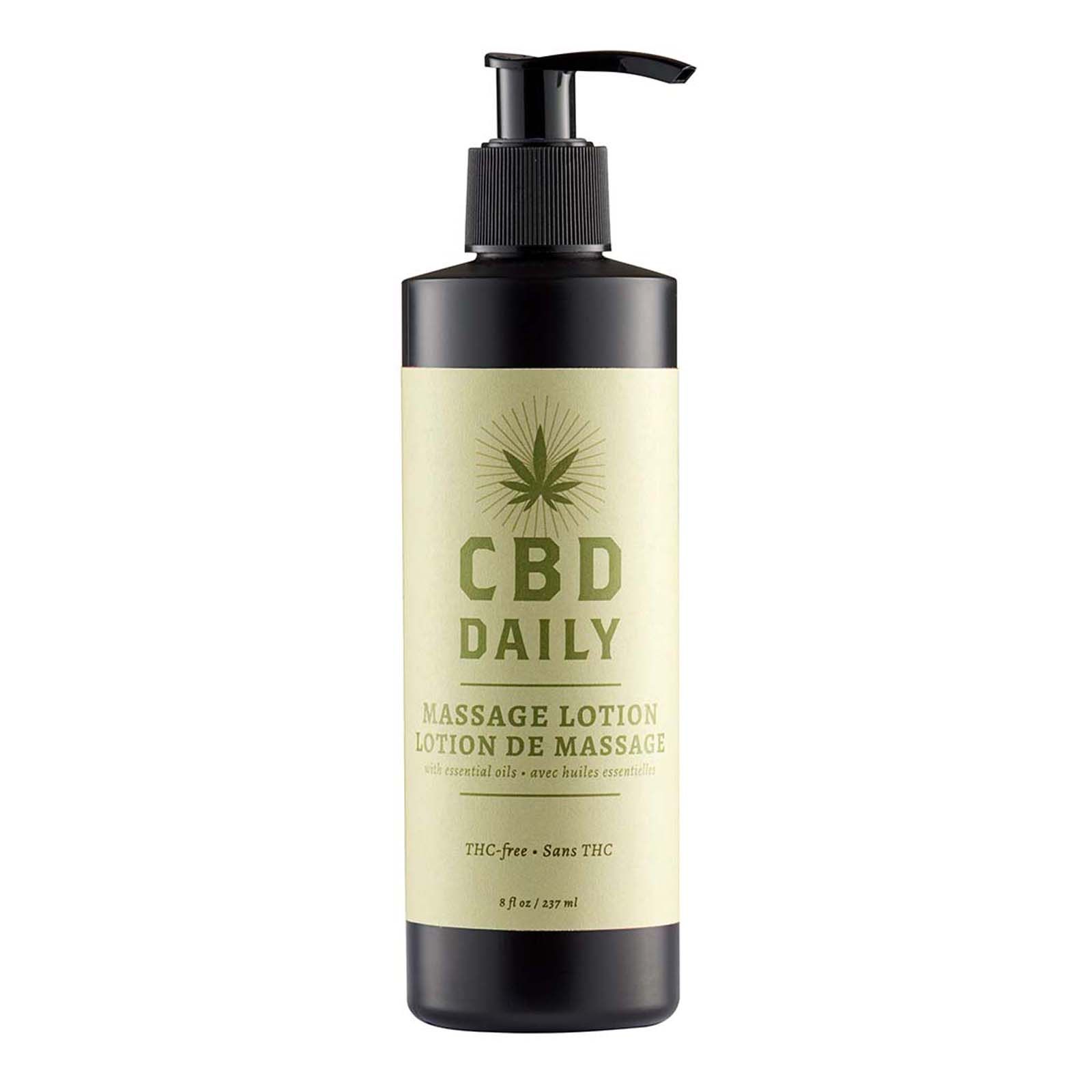 Schwarze Flasche mit Dosierpumpe. Auf dem Etikett steht CBD DAILY, Massage Lotion, THC-frei. 8 fl oz / 237 ml.