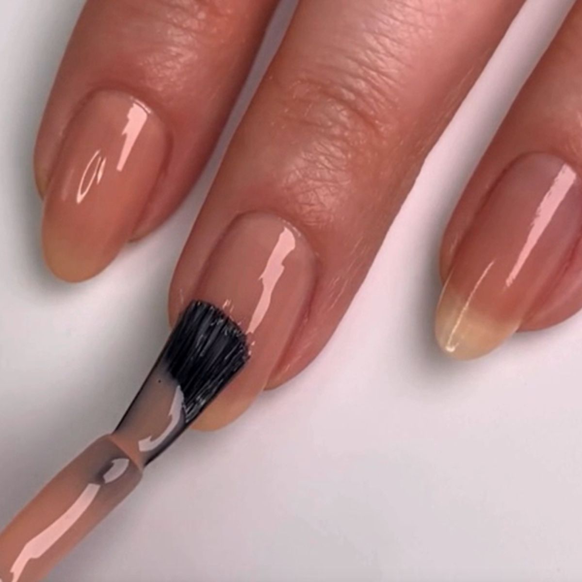 LONDONTOWN kur Nail Veil No.5 stärkende getönte Nagelpflege