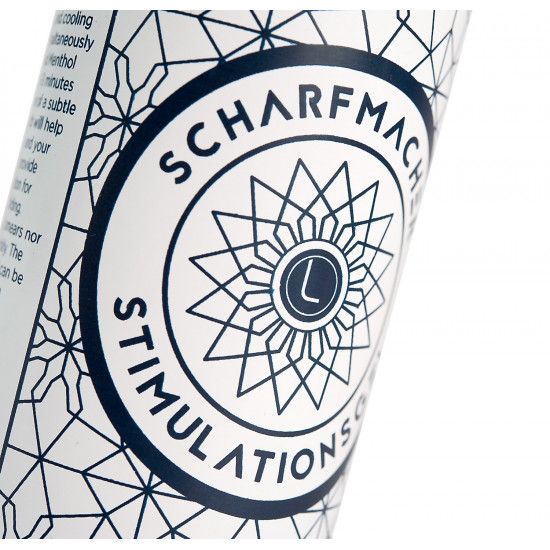 Nahaufnahme des Etiketts einer Flasche Stimulationsgel. Es zeigt den Schriftzug "SCHARFMACHER STIMULATIONSGEL" und das Logo Lumunu.
